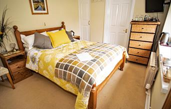 Heron Bedroom, Gwaenynog Farmhouse