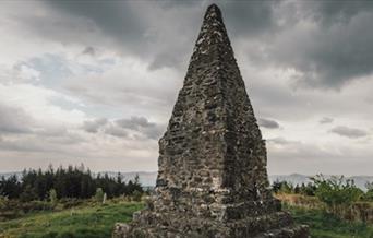 Pincyn Llys monument